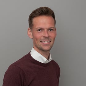 Mitarbeiterfoto_Nils_Kloevekorn_quadrat